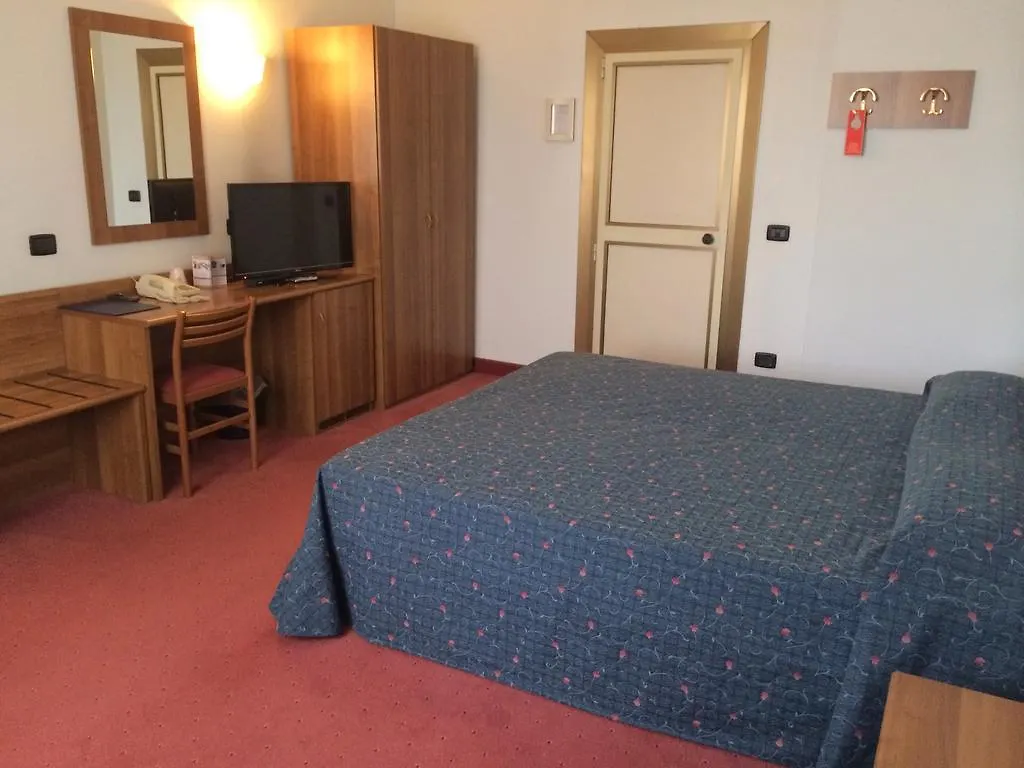 Hotel Arcobaleno فيمودْروني إيطاليا