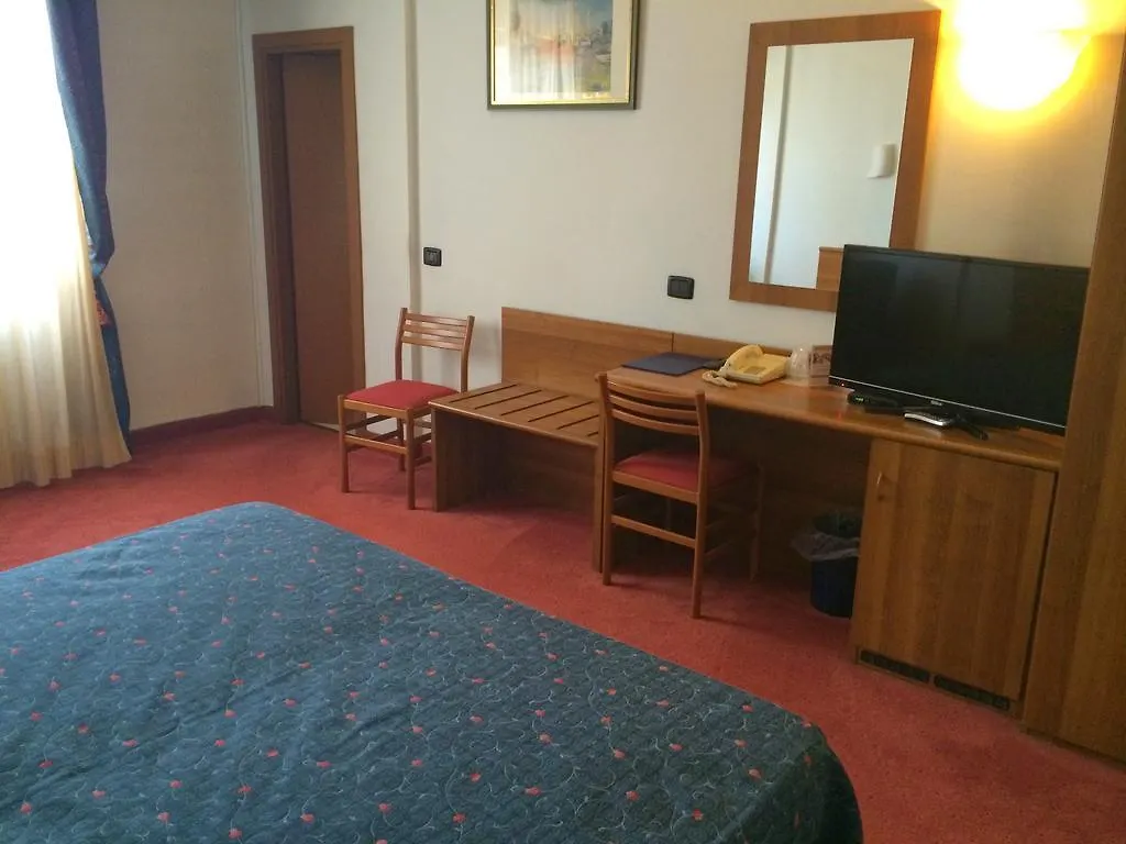 Hotel Arcobaleno فيمودْروني 3*,  إيطاليا