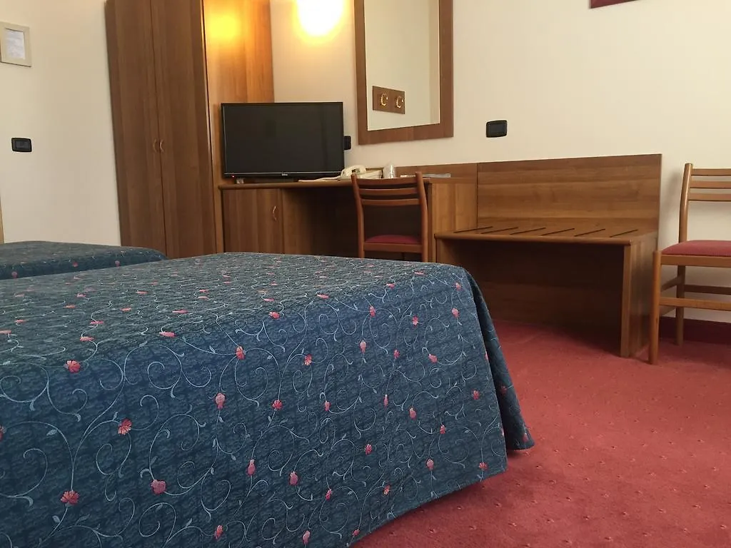 Hotel Arcobaleno فيمودْروني