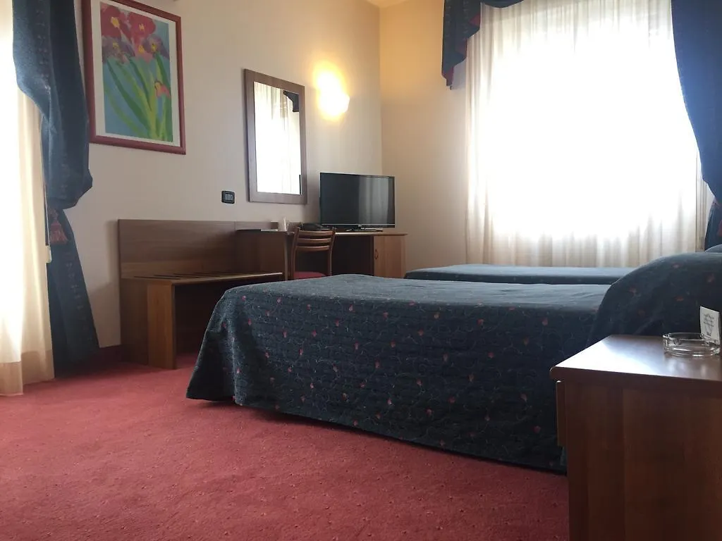 Hotel Arcobaleno فيمودْروني